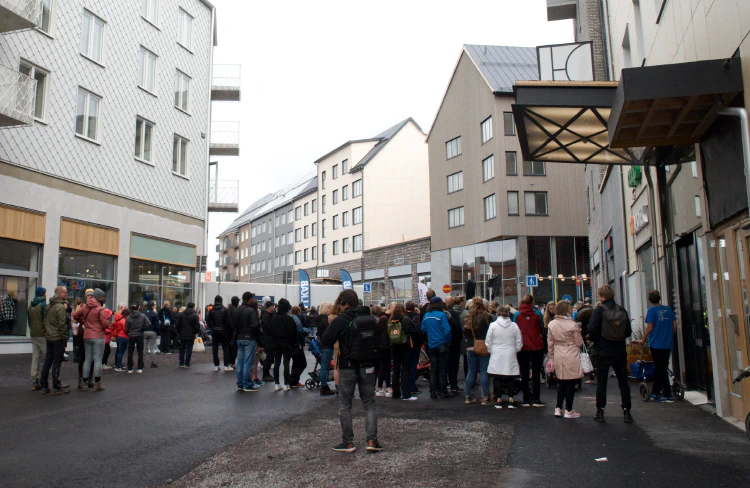 Den 1 september invigdes handelskvarteren i Kirunas nya centrum. Yama hälsade välkommen och öppnade för besökarna vid galleria 8. Foto: Annelie Klint Nilsson