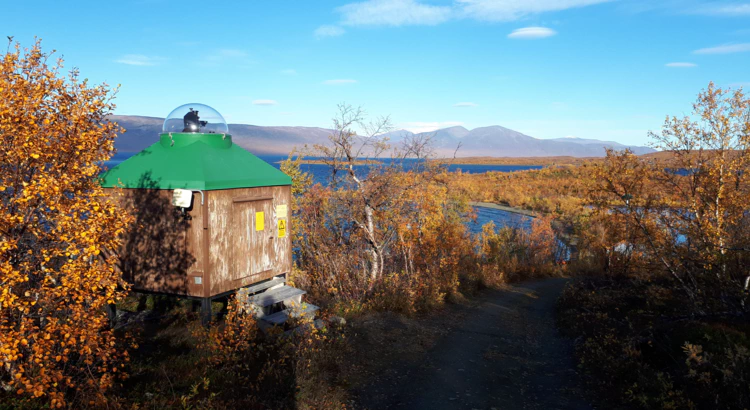 ALIS_4D mätstation i Abisko med Torneträsk i bakgrunden