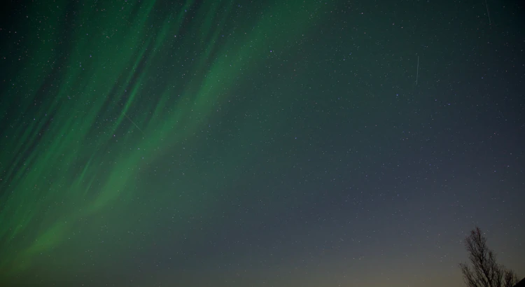 Norrsken över Torneträsk och Abisko