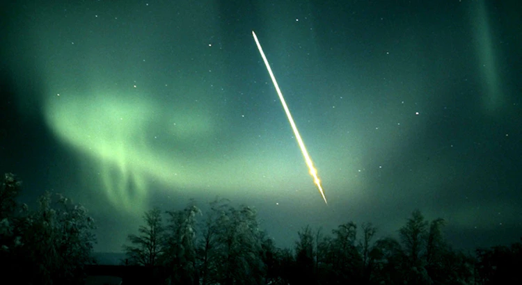 Norrsken och meteor.