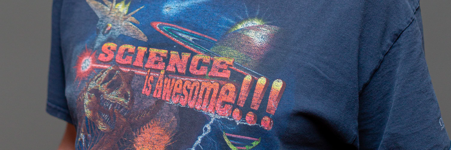 T-shirt med texten "Science is awesome"